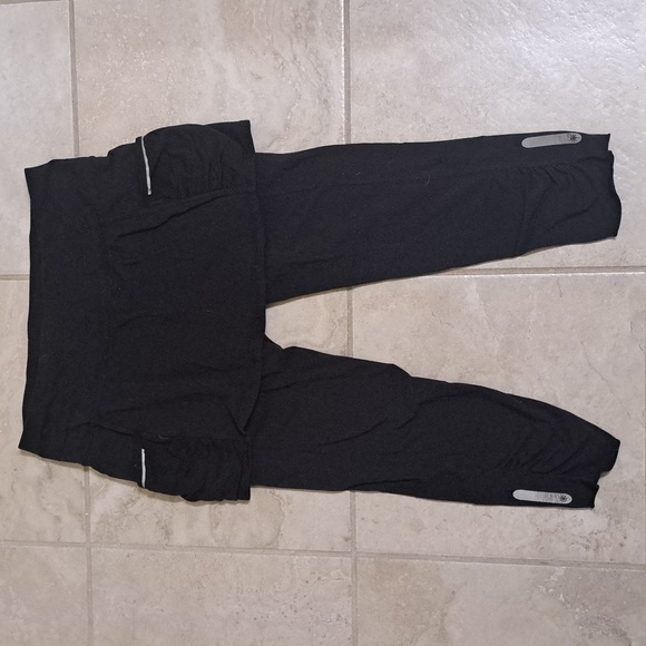 Athleta Pants - ATHLETA small black skirt capri performance workout attire with pockets